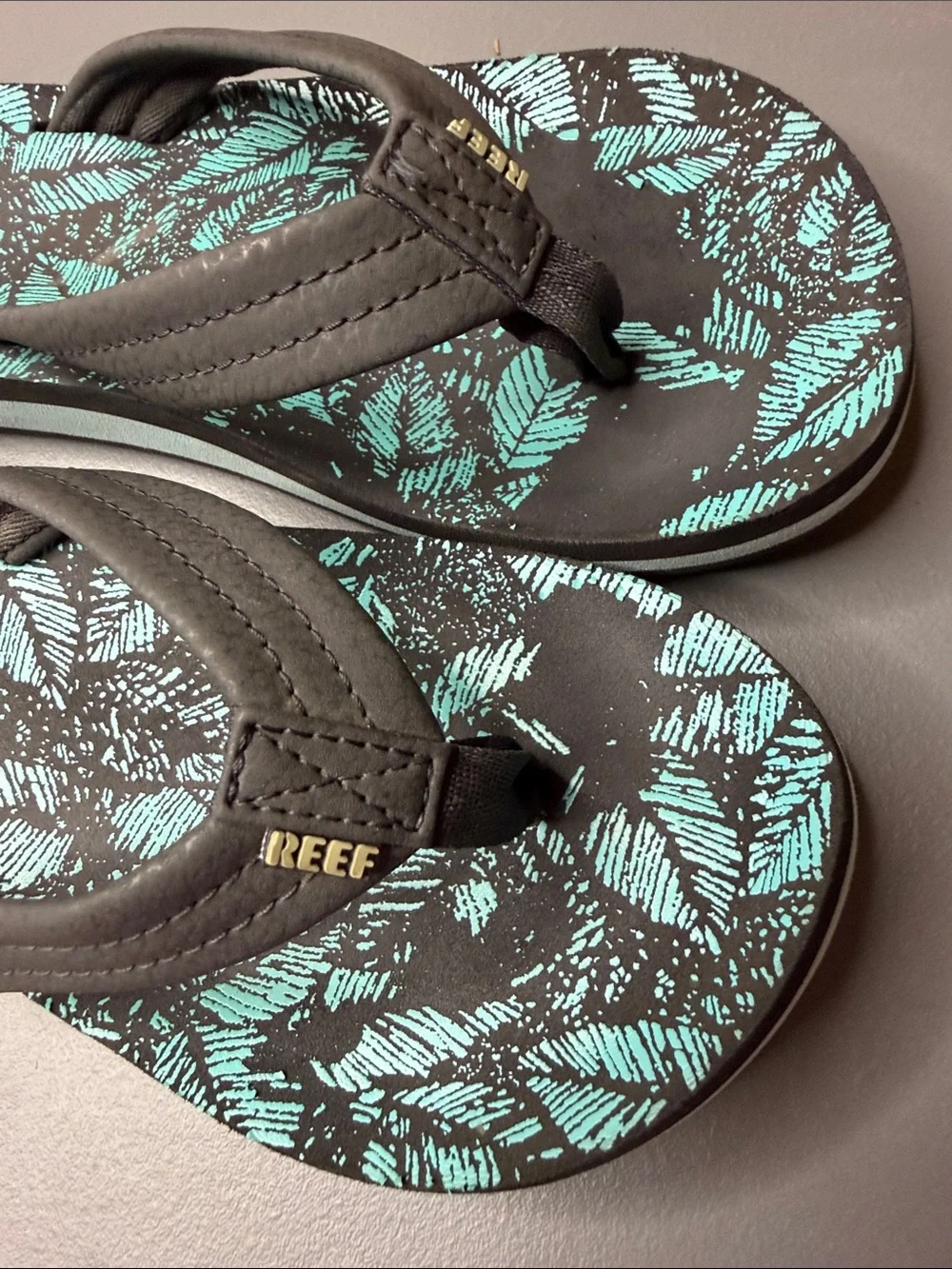 Kid’s Reef Blue & Black Patterned Flip Flops. Size: 4